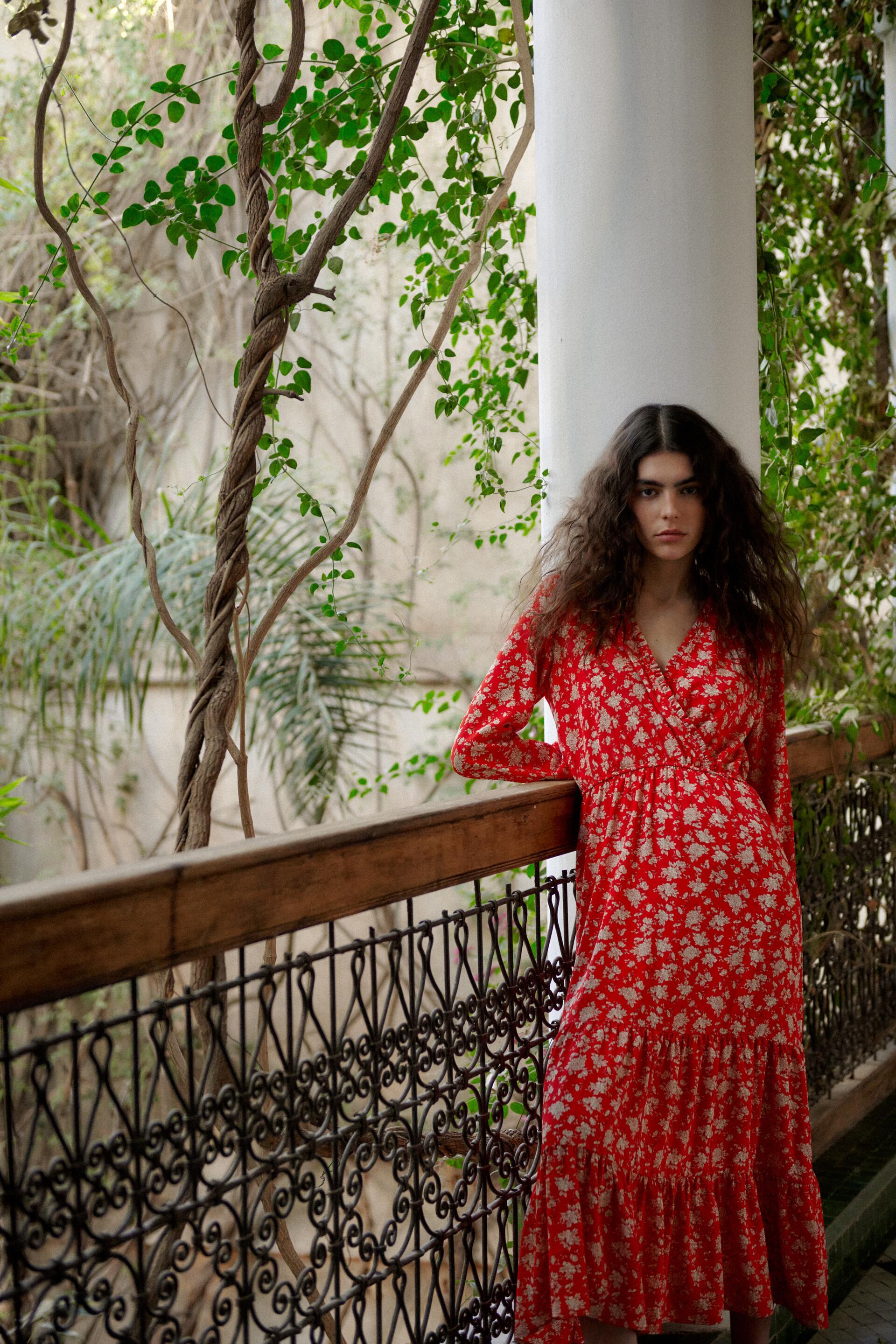 NWOT Zara Red deals Floral Ruffled White Midi Dress